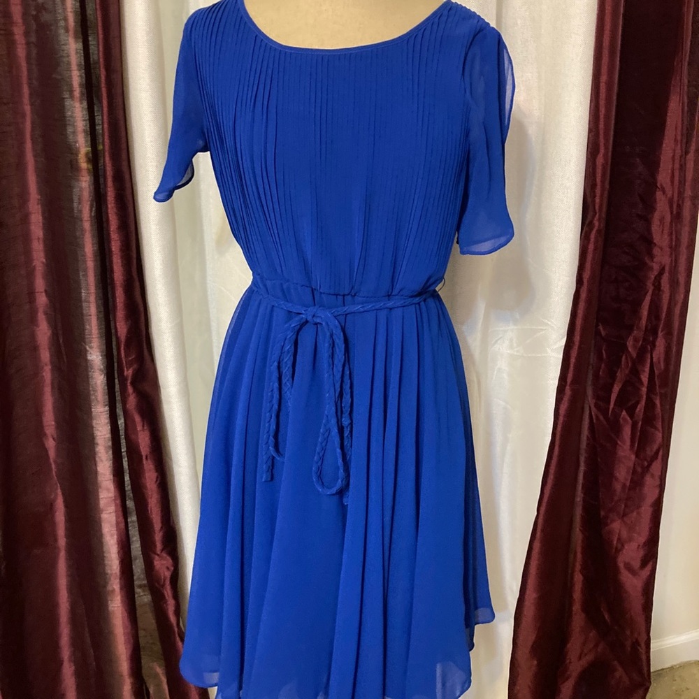 Beautiful royal blue dress with tie waist!💙